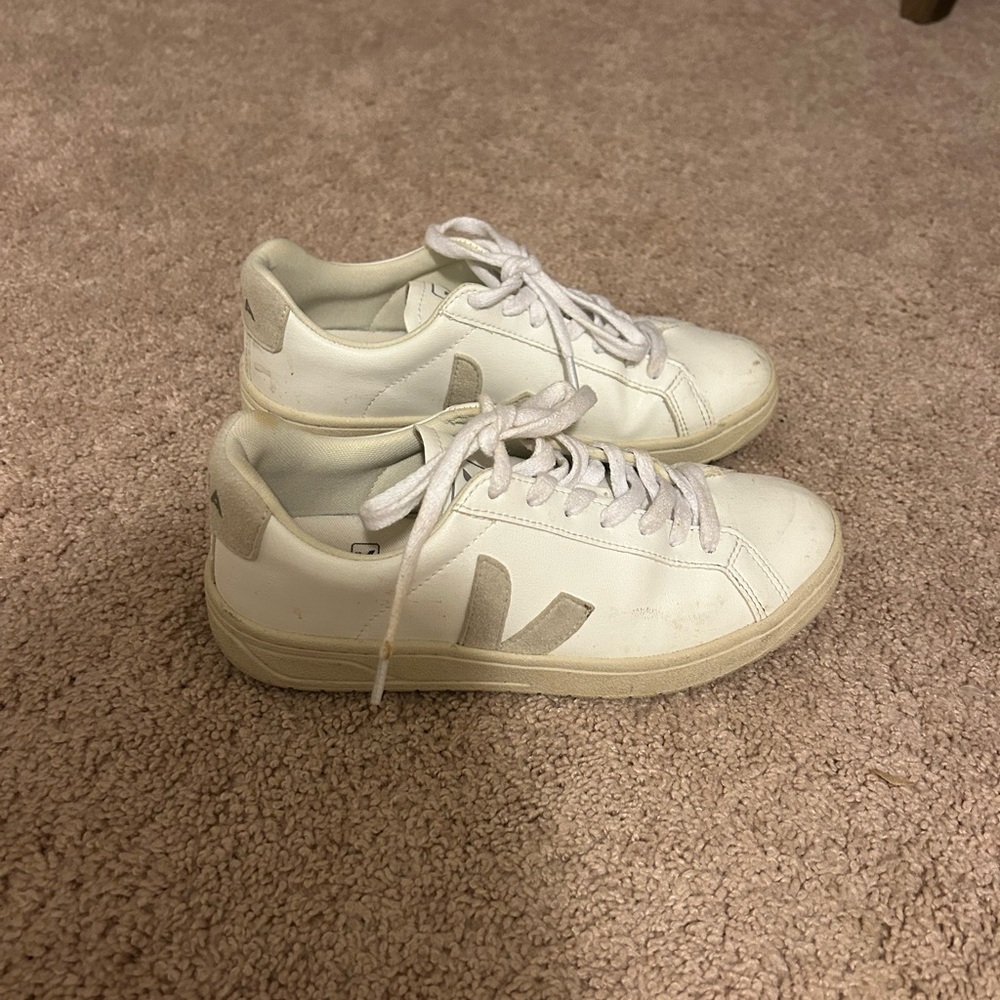Veja womens 6